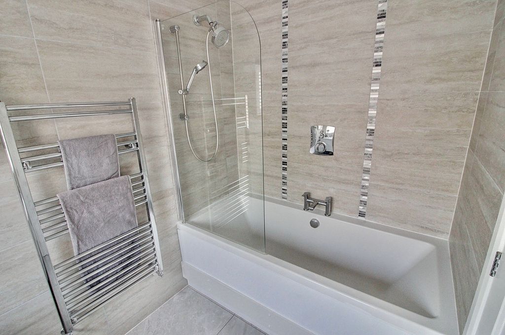 Property photo 3 of 29 3. Bathroom
