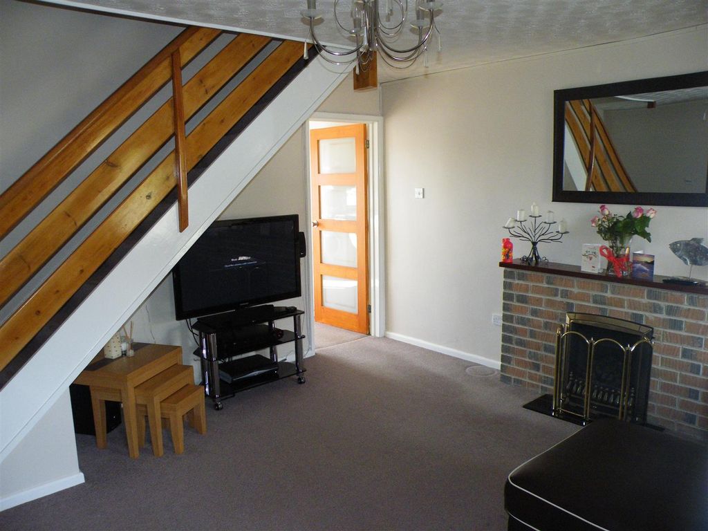 Property photo 2 of 6 Living Room