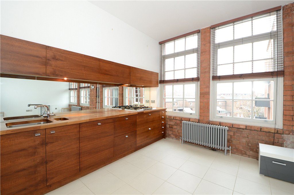 Property photo 2 of 10 Reception/Kitchen
