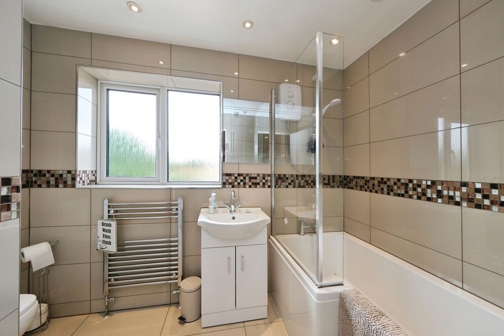 Property photo 3 of 20 Bathroom