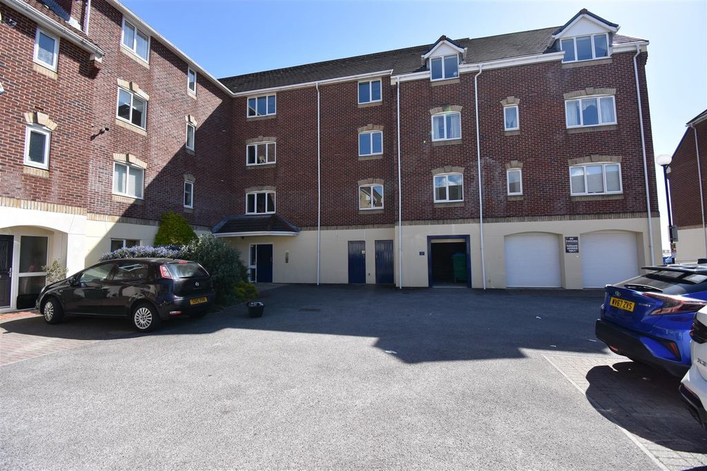 Property photo 1 of 11 Exterior