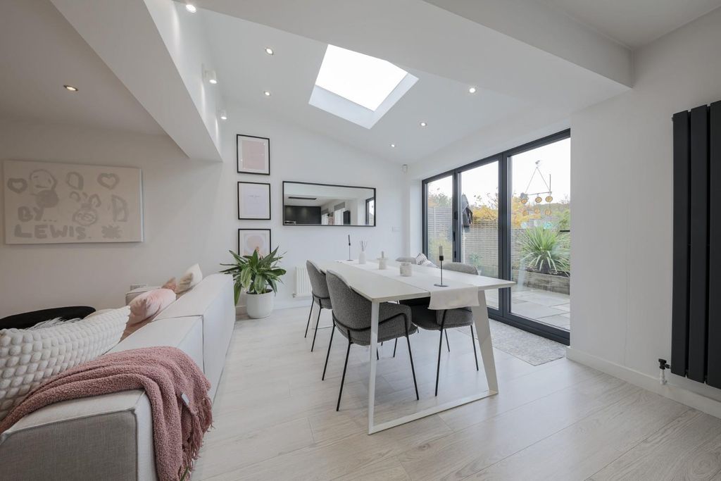 Property photo 3 of 20 Dining Room