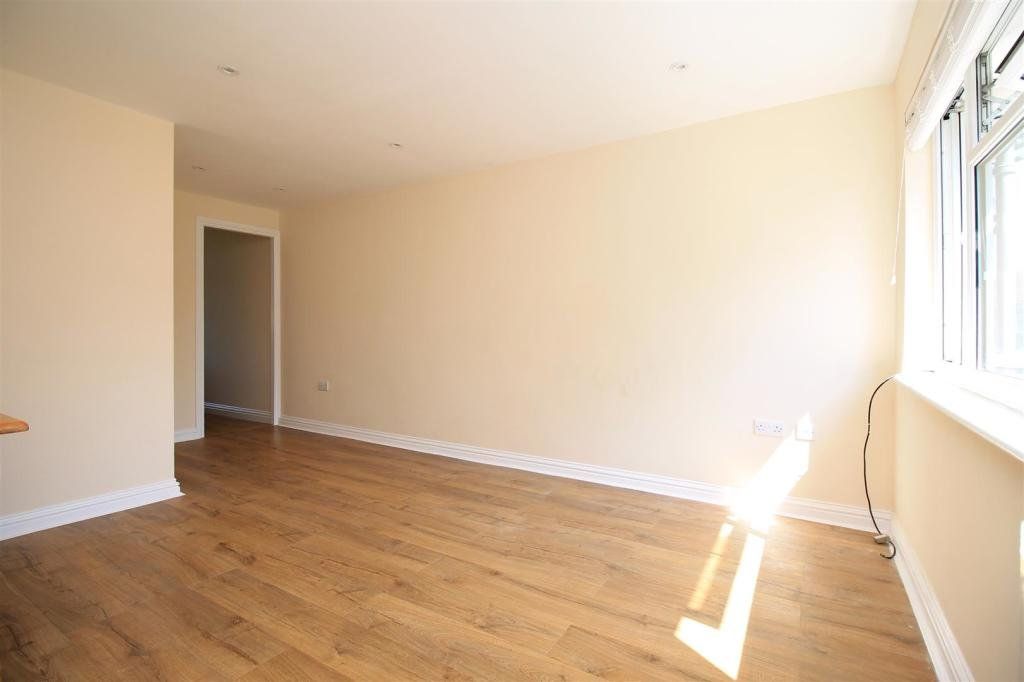 Property photo 3 of 6 Picture 3