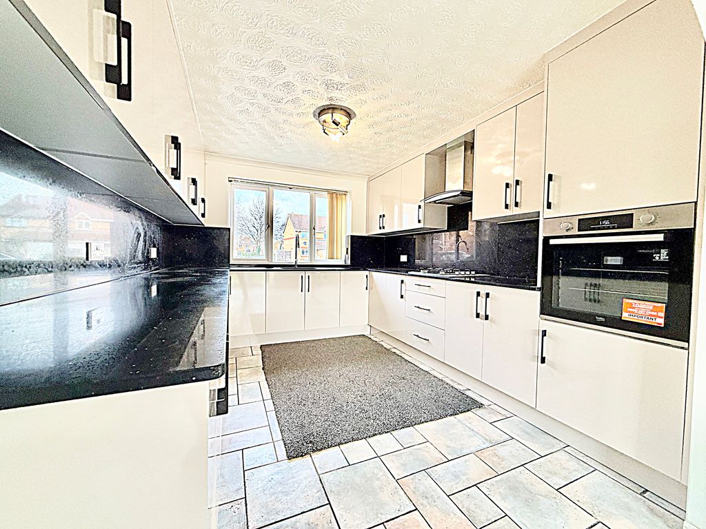 Property photo 3 of 27