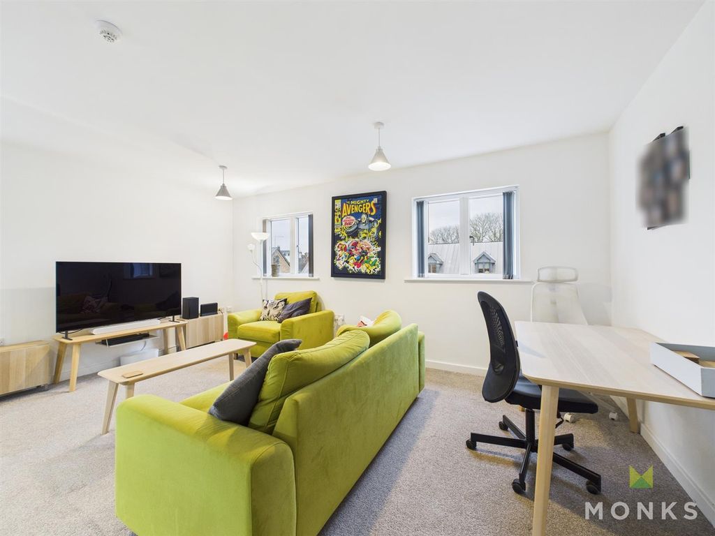 Property photo 3 of 12 Cam01520G0-Pr0325-Still015.Jpg