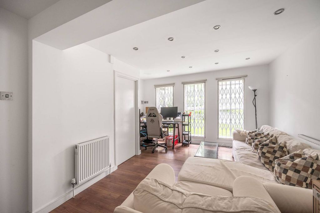 Property photo 3 of 13