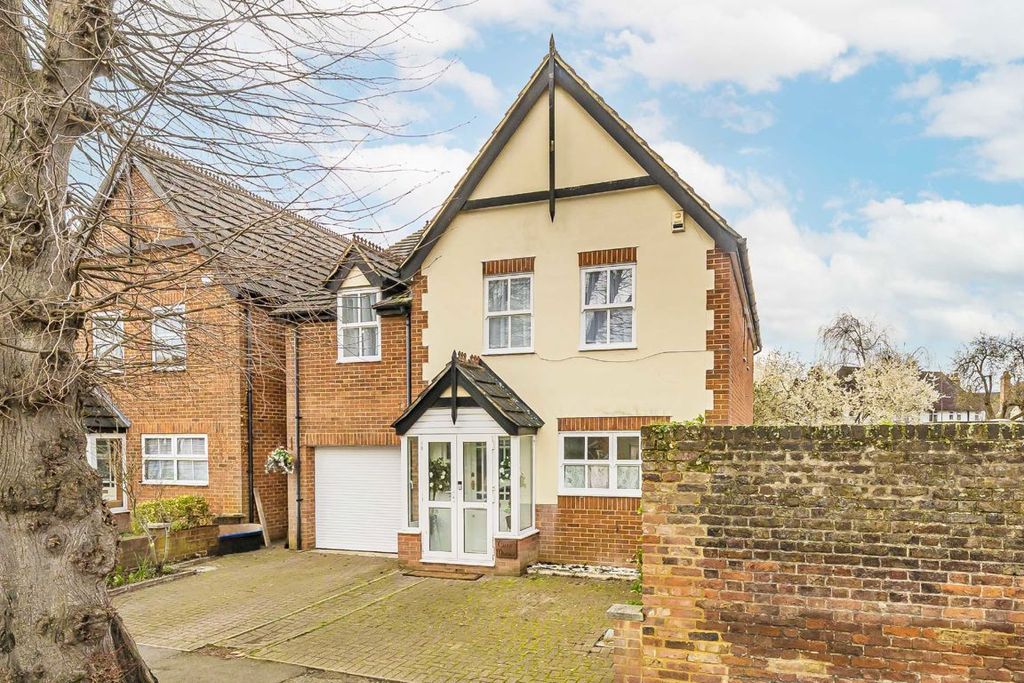 Property photo 1 of 8