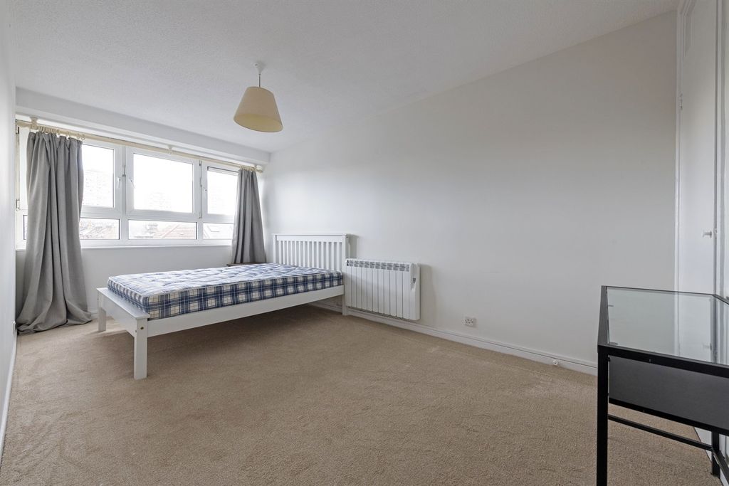 Property photo 3 of 7 Bedroom+1