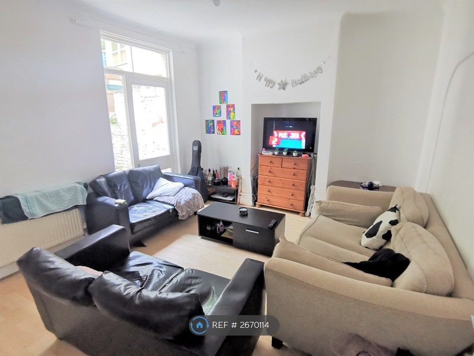 Property photo 3 of 11