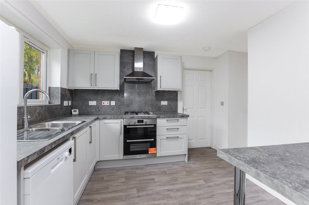 Property photo 2 of 31 Picture No. 08