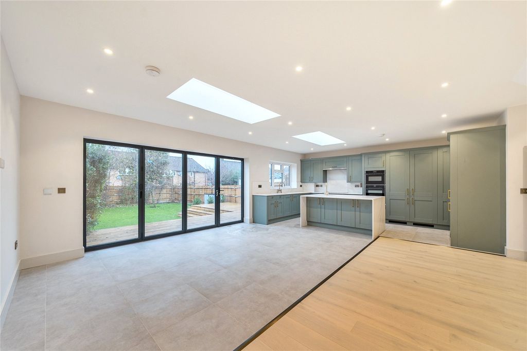 Property photo 3 of 35 Picture No. 30