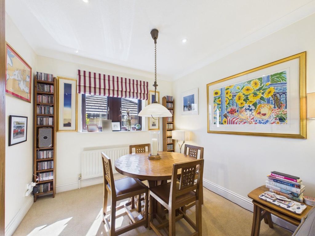 Property photo 3 of 13 Cam01268G0-Pr0462-Still008.Jpg