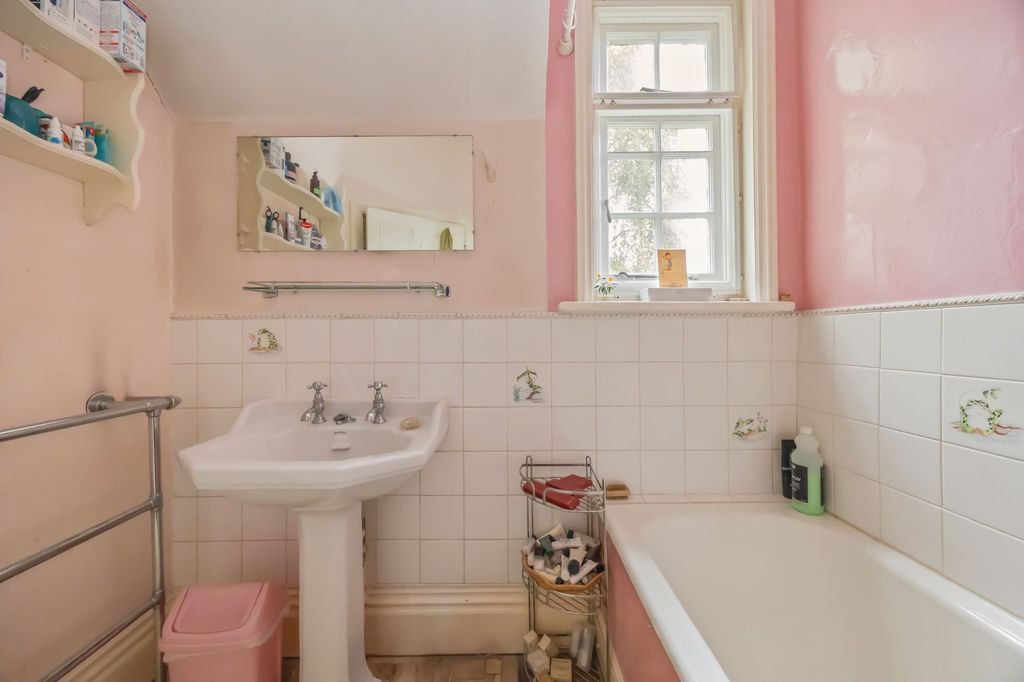 Additional image 18 of 6 bed semi-detached house for salePaddockhall Road, Haywards Heath RH16
