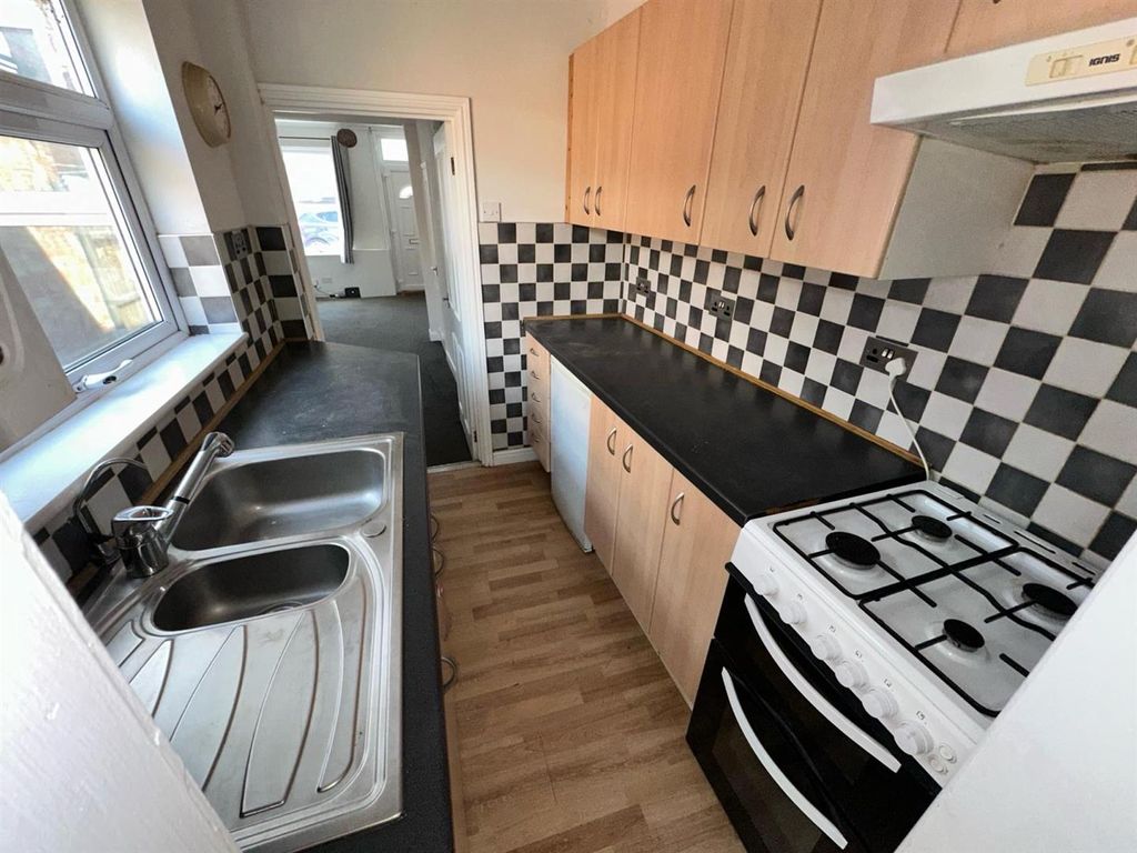 Property photo 2 of 7 Kitchen.Jpg