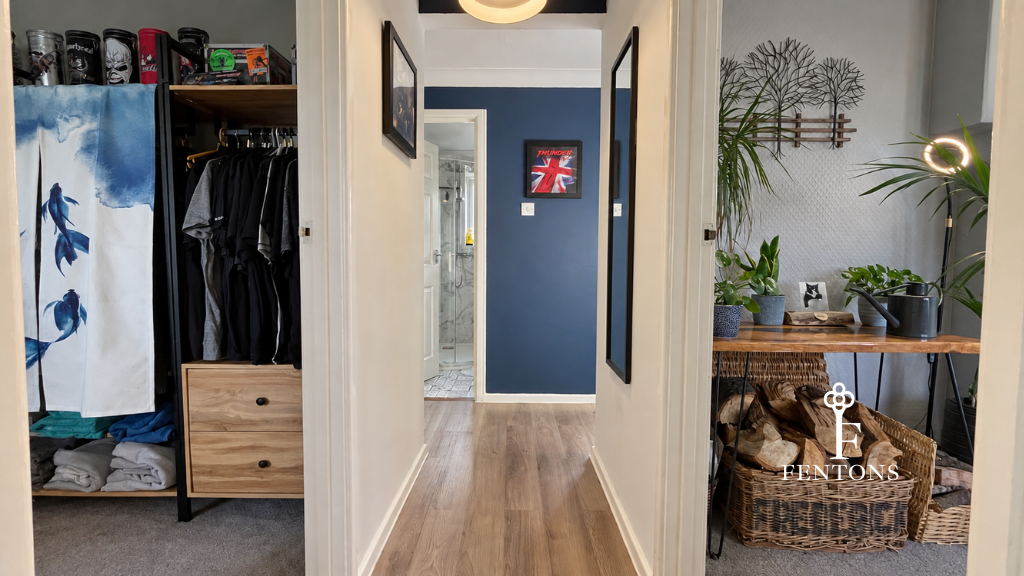 Property photo 2 of 18 Hallway