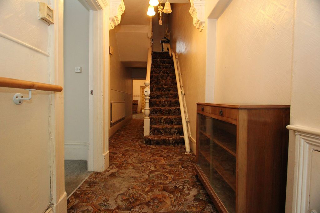 Property photo 3 of 32