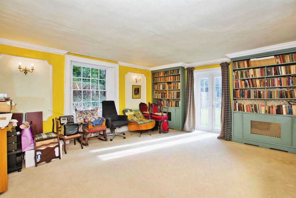Property photo 2 of 34