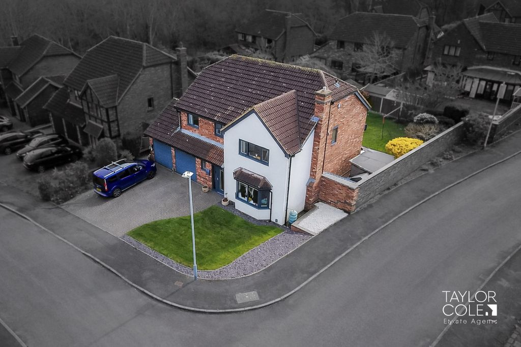 Property photo 2 of 43