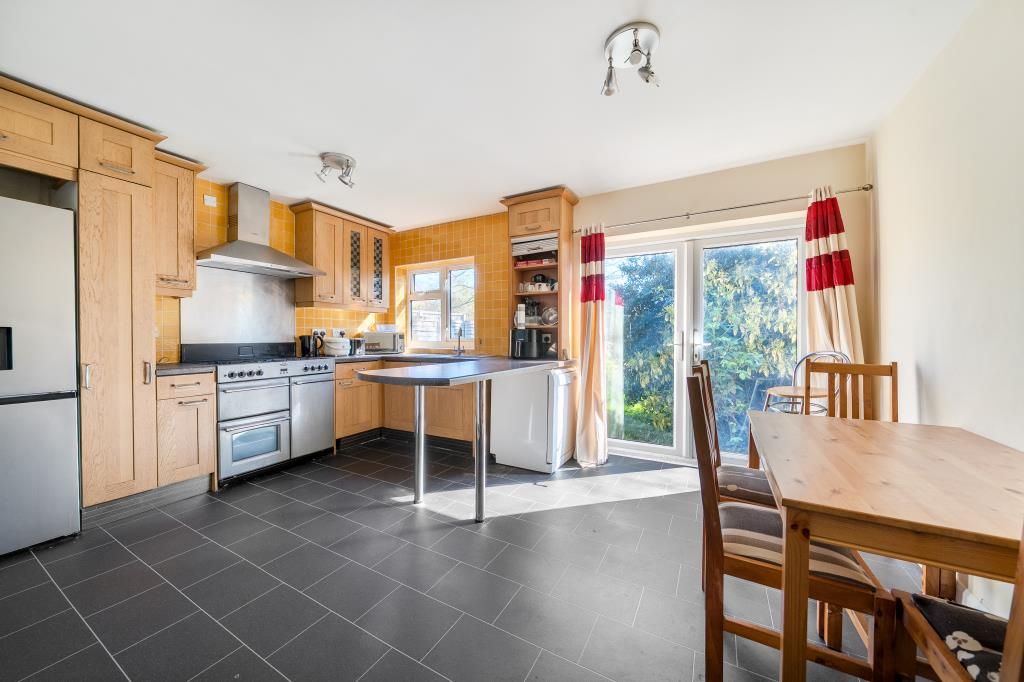 Property photo 3 of 9 Kitchen