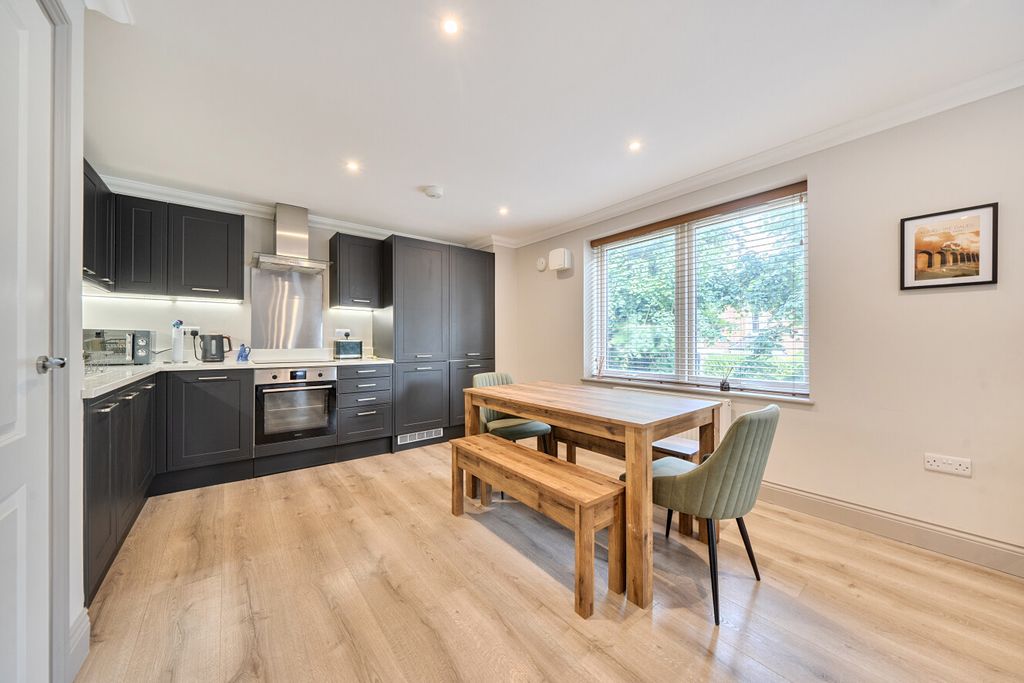 Property photo 3 of 10 1472304-10-6A22F0...