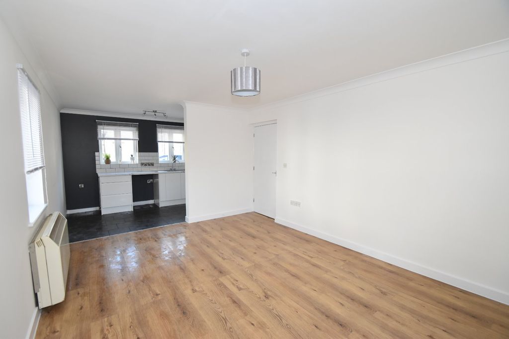 Property photo 3 of 8 Bampton Seddons