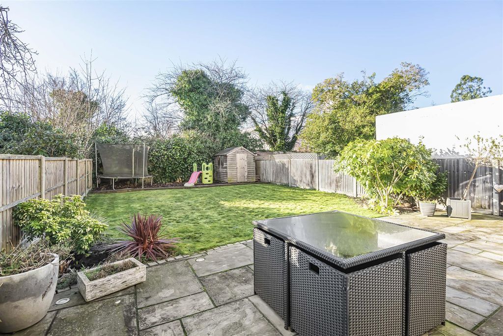 Property photo 3 of 18 Garden