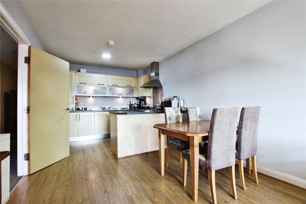 Property photo 2 of 16 Picture No. 23