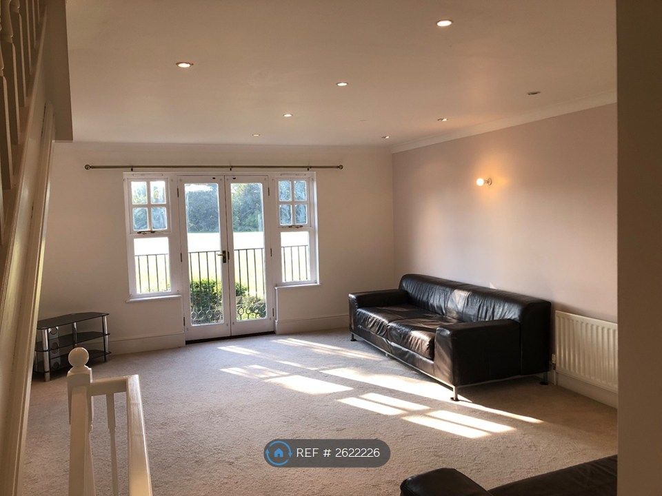 Property photo 1 of 32