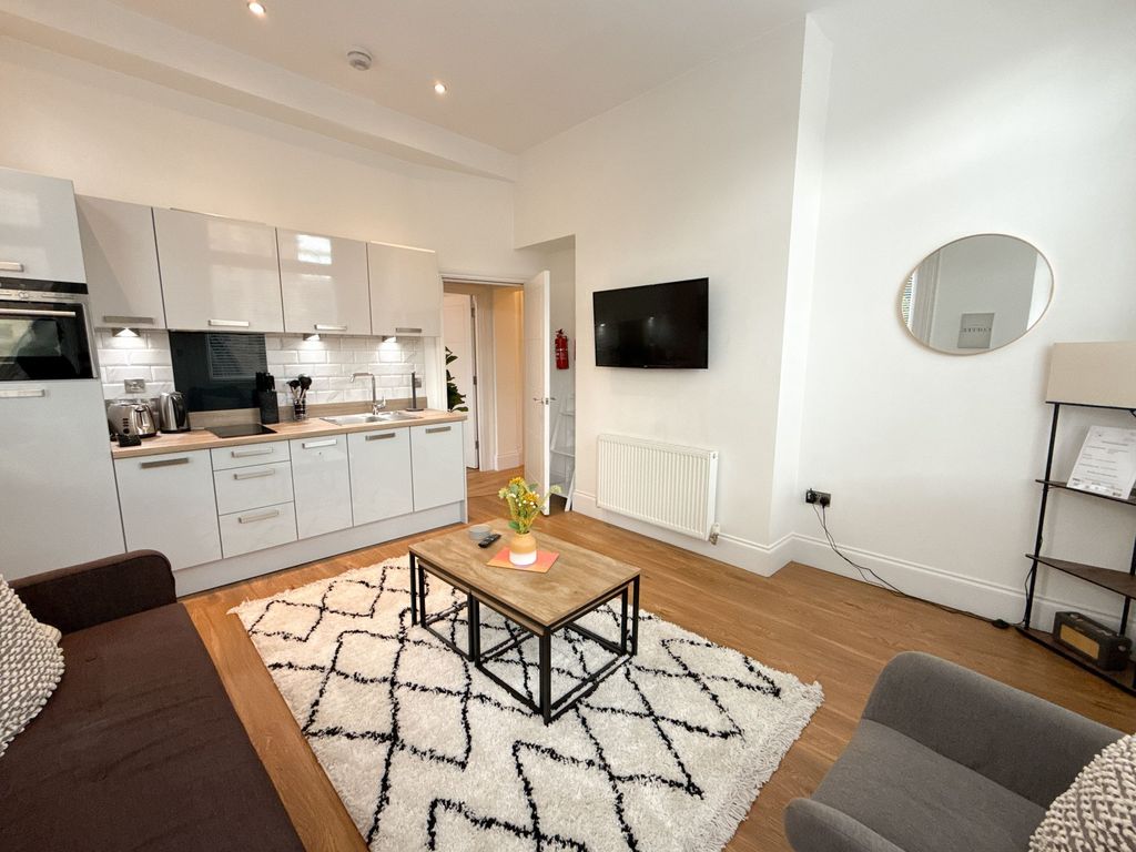 Property photo 3 of 9 Kitchen