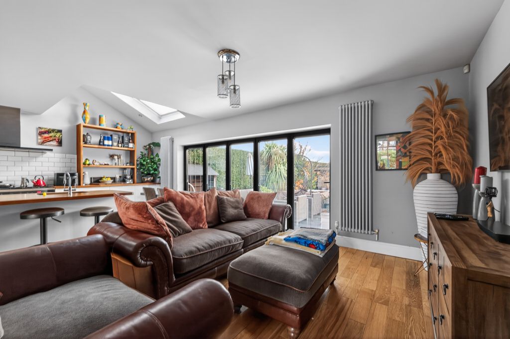 Property photo 2 of 20