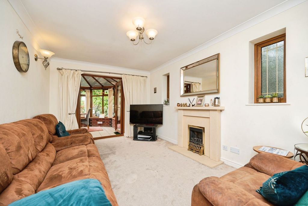 Property photo 2 of 20