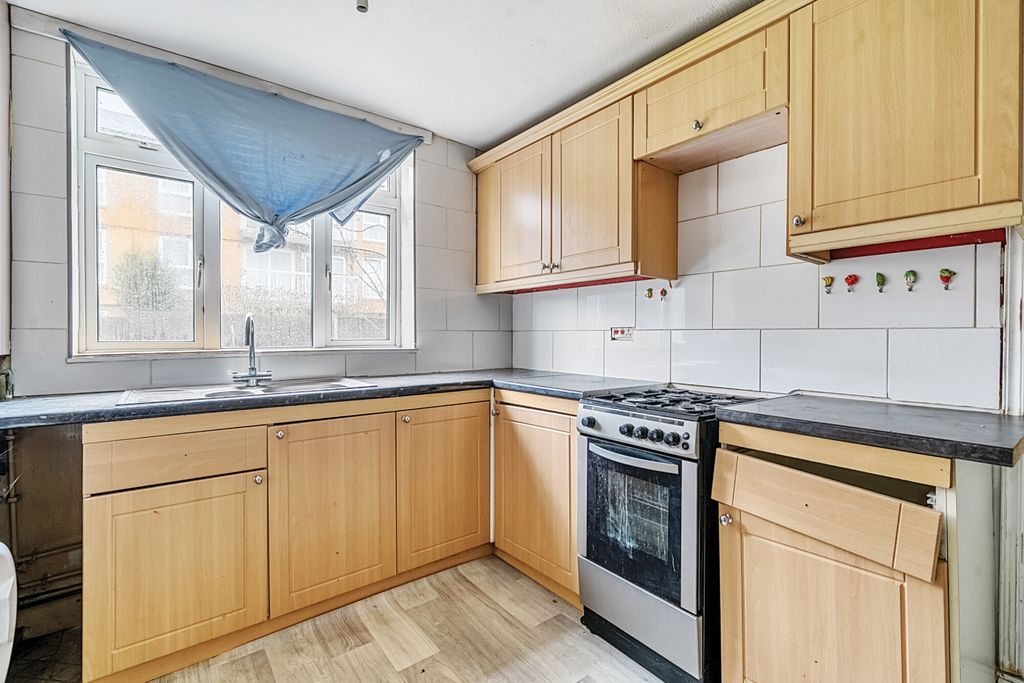Property photo 3 of 14 Kitchen