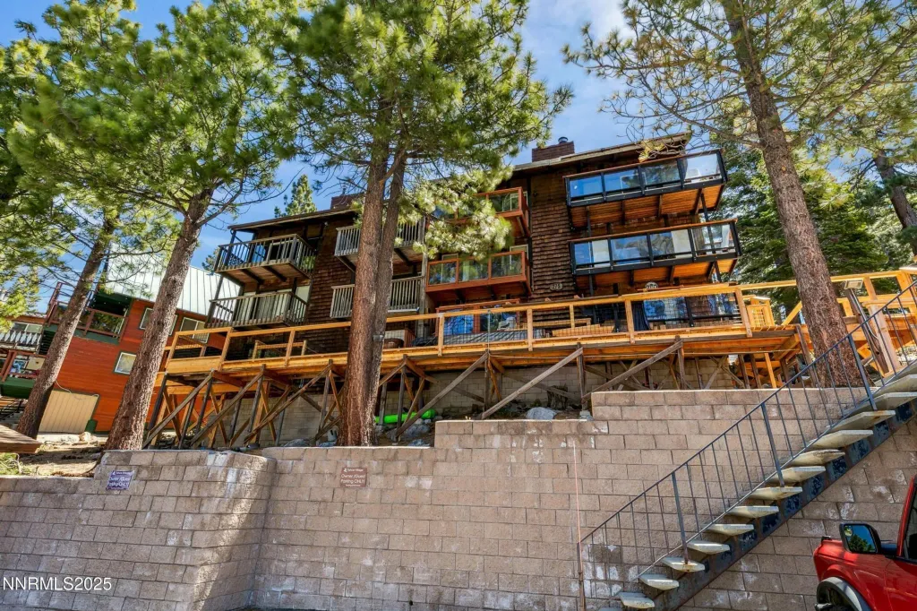 Property photo 1 of 28