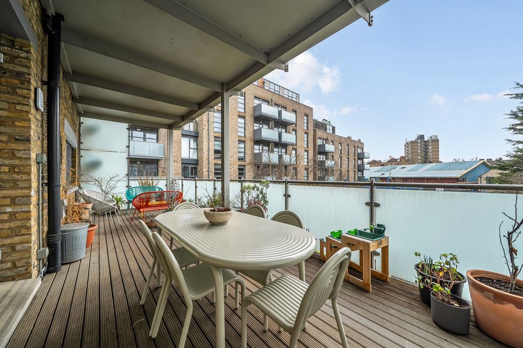 Property photo 2 of 26