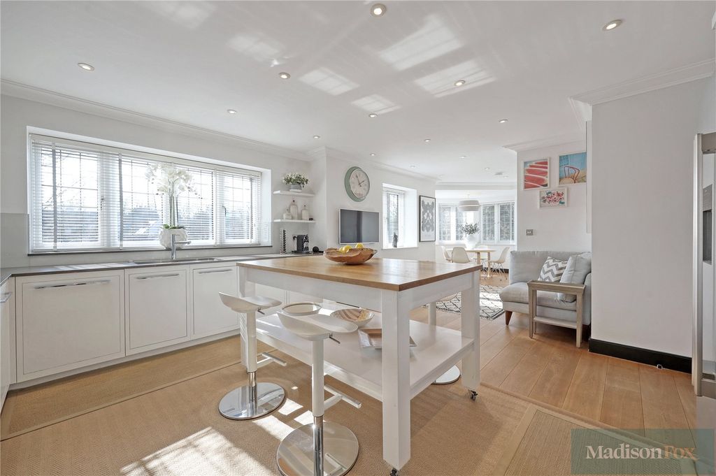 Additional image 23 of 3 bed flat for saleHigh Road, Chigwell, Essex IG7