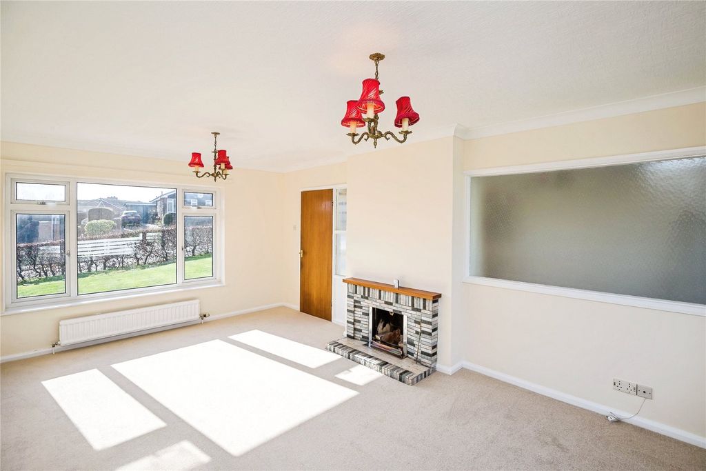 Property photo 3 of 18 Living Room