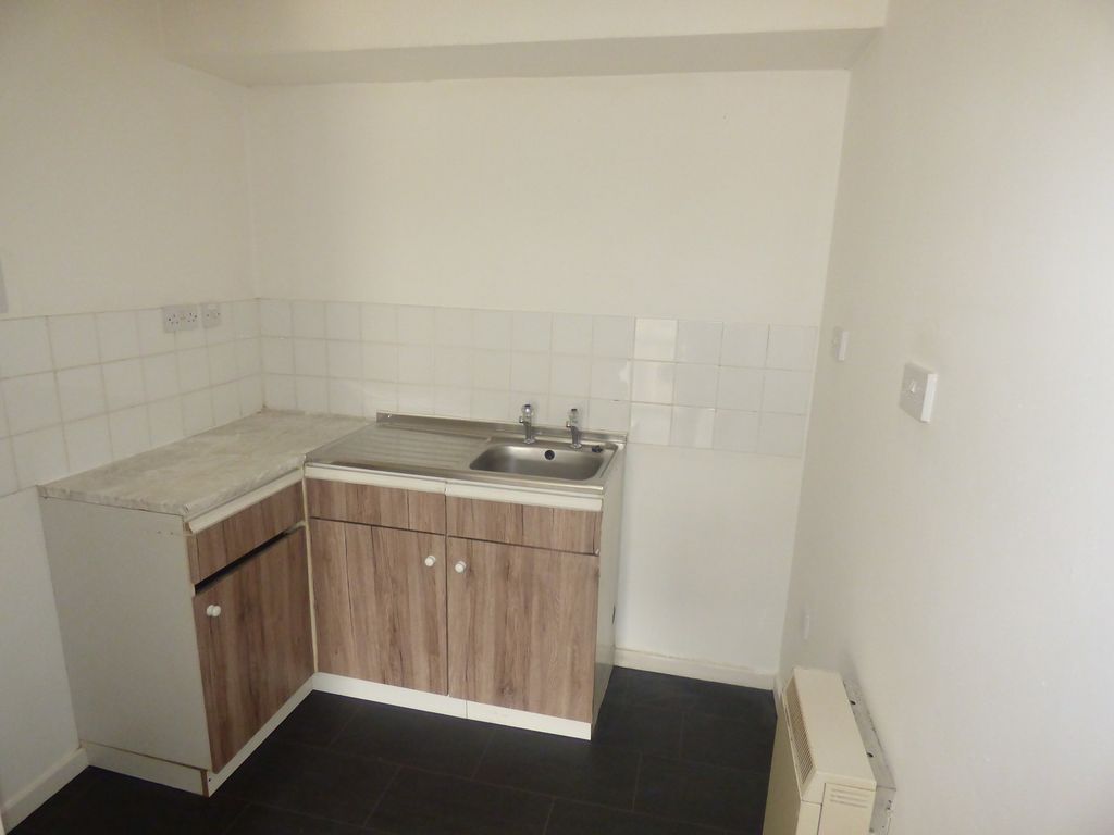 Property photo 3 of 5 Kitchen