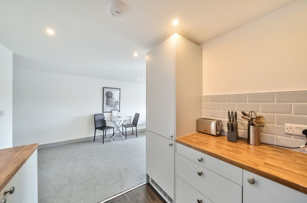 Property photo 3 of 9 1298381-7-684Fe0d...