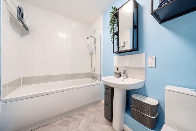 Property photo 2 of 12 Bathroom