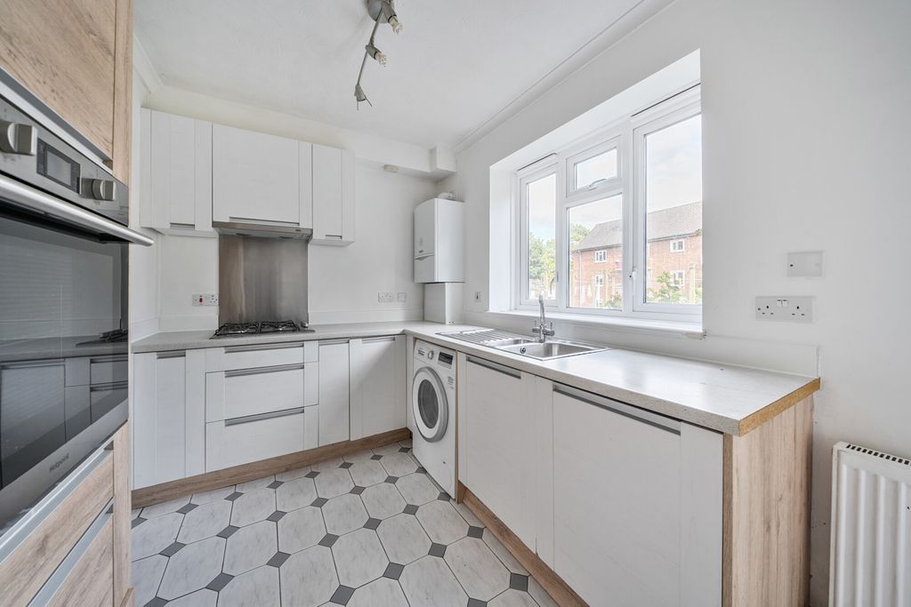 Property photo 2 of 19 Kitchen