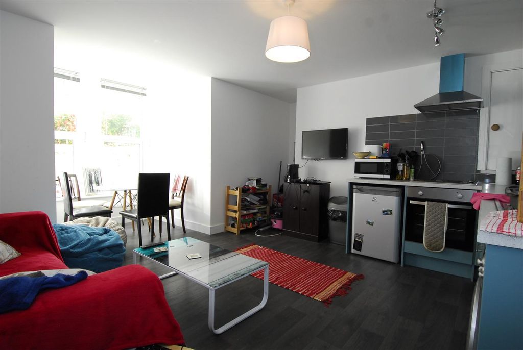 Property photo 2 of 4 1Quakerf2001.Jpg