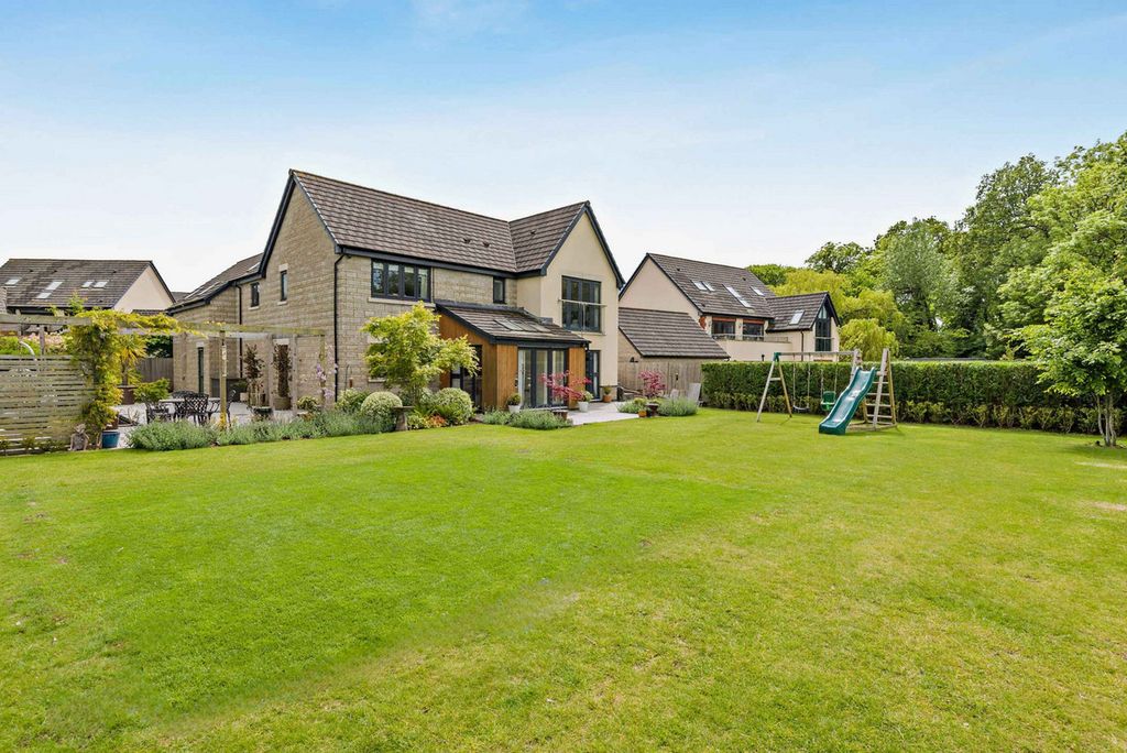Property photo 1 of 39