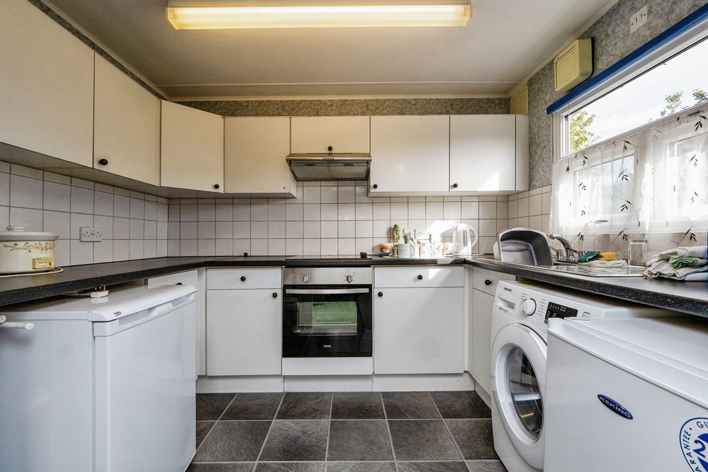 Property photo 3 of 15 Fitted Kitchen