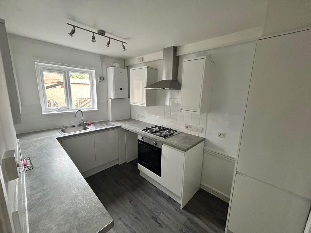 Property photo 3 of 6 Kitchen