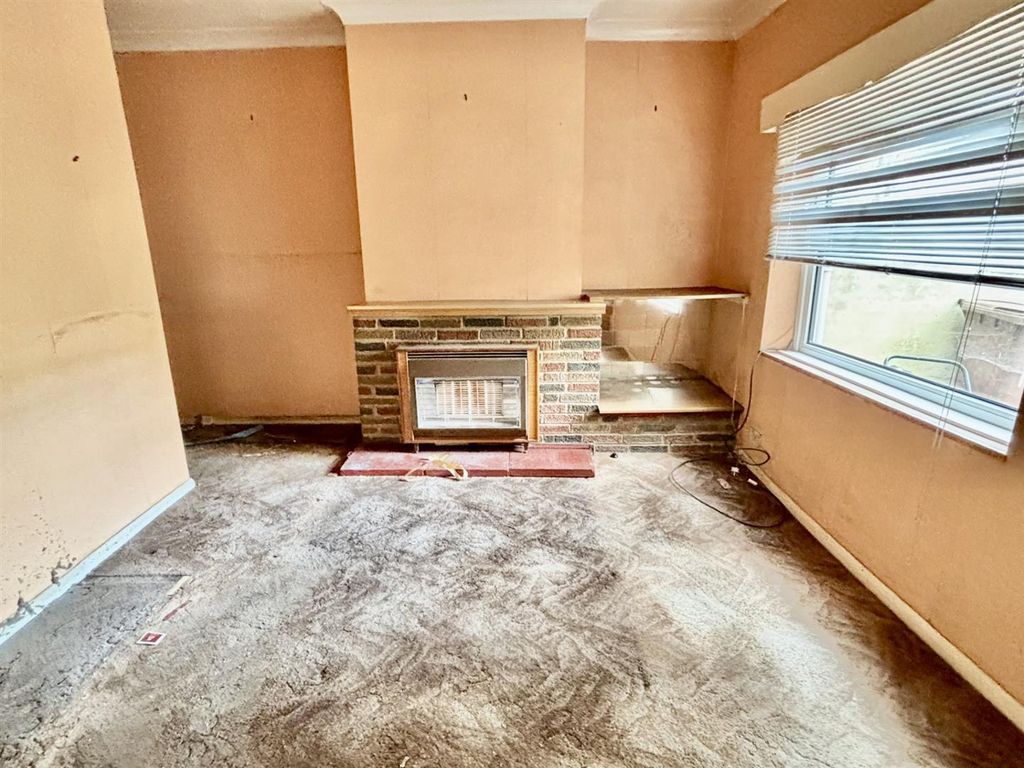 Property photo 3 of 11 Dining Room