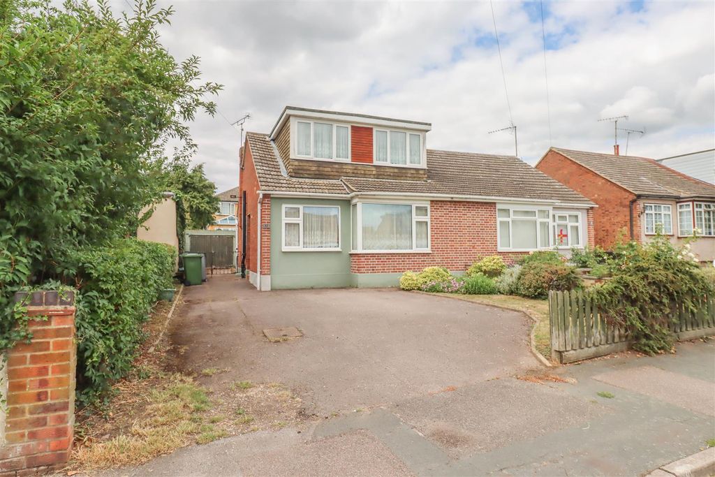 Property photo 1 of 18 32 Leasway Front.Jpg