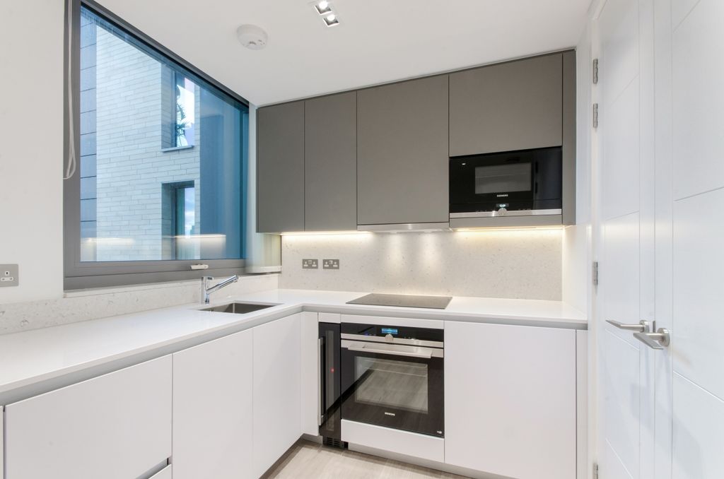 Property photo 3 of 6 Kitchen