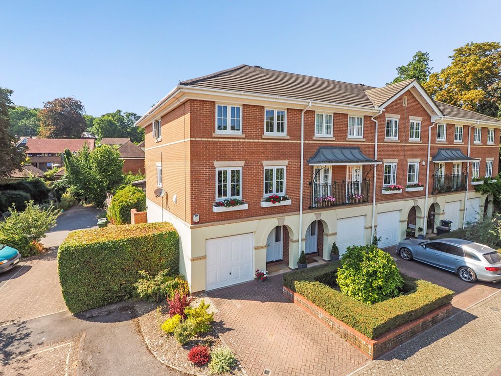 Property photo 1 of 32