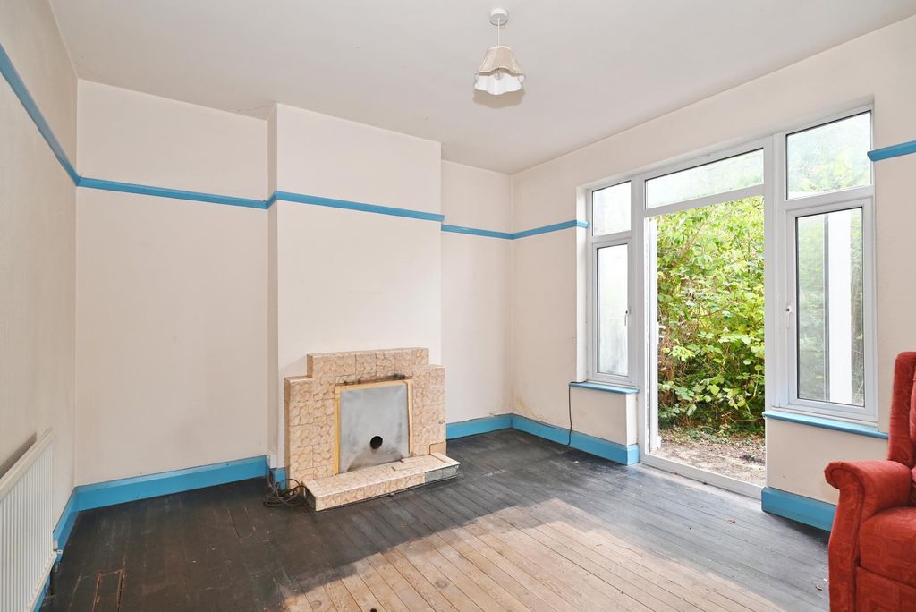 Property photo 3 of 13