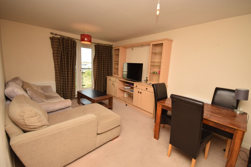 Property photo 3 of 8 Lounge